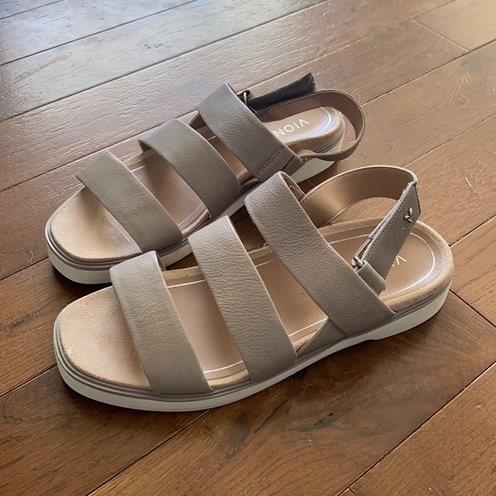 Vionic beige sandals size 8